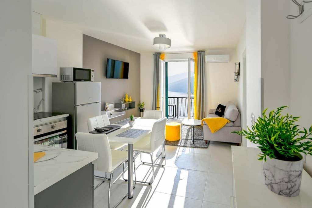 Apartment Noemi With A Direct Beach View Rabac Exterior photo