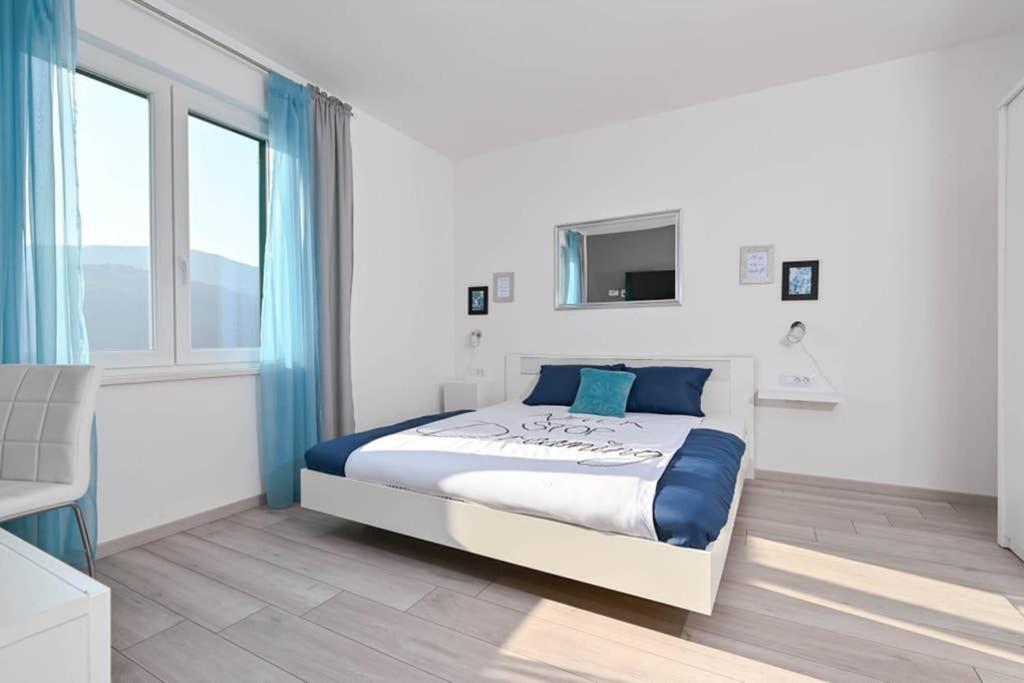 Apartment Noemi With A Direct Beach View Rabac Exterior photo
